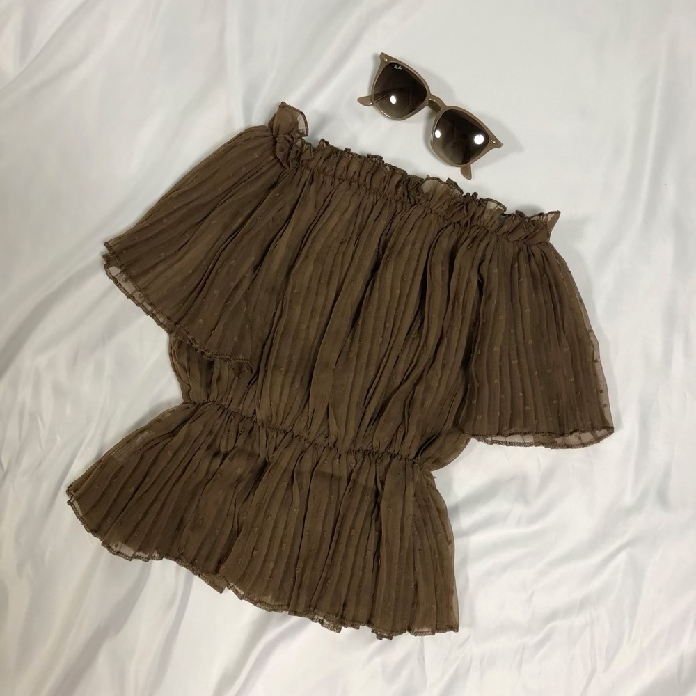 オフショルトップス