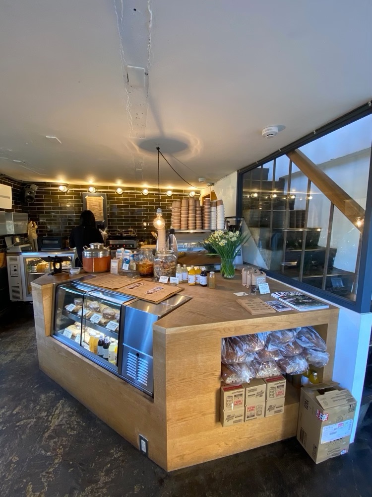 サイドウォーク店内