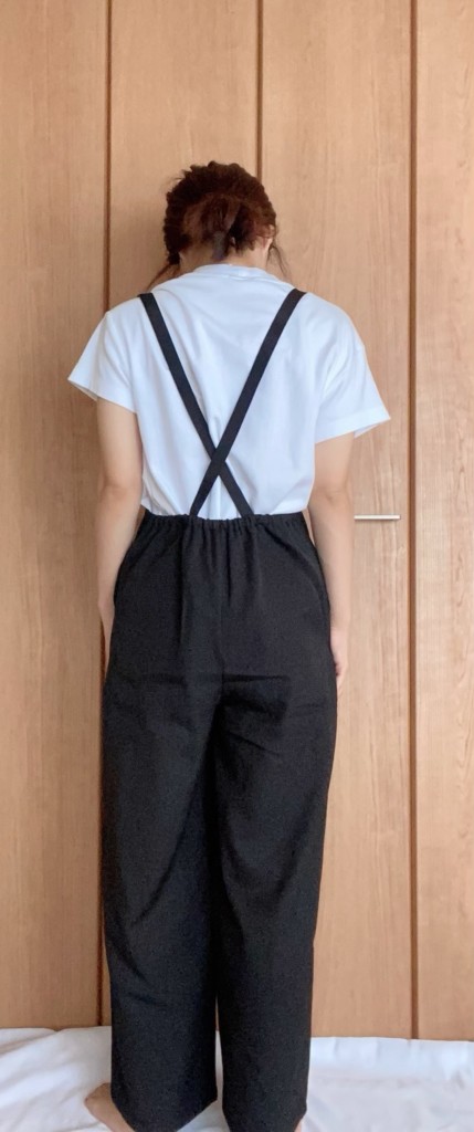 サロペットワイドパンツ後ろ