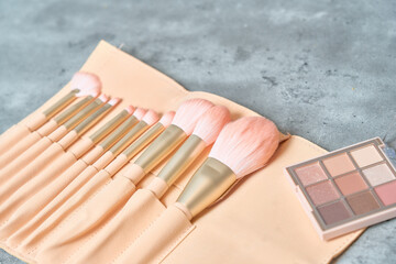 パレットとブラシ